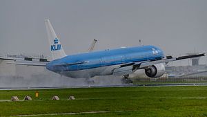 Landung der KLM Boeing 777-300 Yakushima.