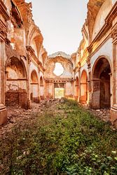 Echo's uit het verleden: gouden uur in een verlaten kathedraal