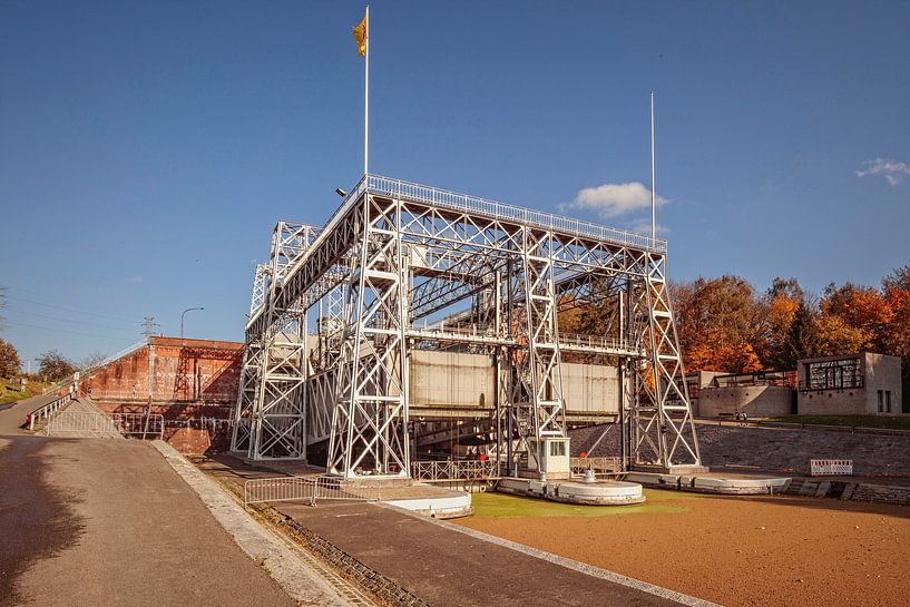 Ship lift No. 1 in Canal du Centre Thieu by Rob Boon