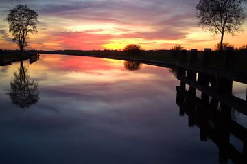 Prachtige zonsondergang over het kanaal sur Frouwkje Fotografie