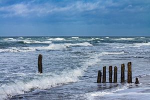 Buhnen an der Ostseeküste an einem stürmischen Tag