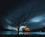 Majestueuze Mystiek: Eilean Donan Castle bij schemering in de Schotse Hooglanden van Henno Drop thumbnail