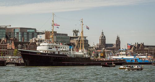 Sleepboot Elbe tijdens Sail Amsterdam 2015
