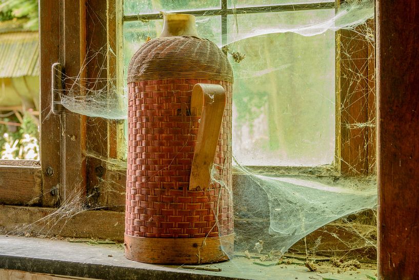 Flasche auf dem Fensterbrett von Danny de Jong