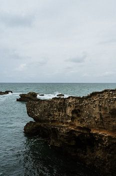 Rochers dans la mer près de Biarritz