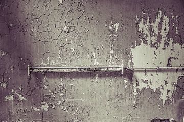 oude verweerde muur met afgebladderde verf, urbex van Lima Fotografie