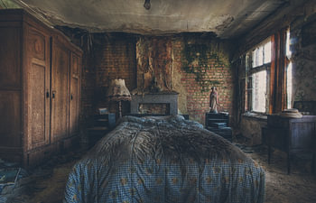 urbex: decayed bedroom
