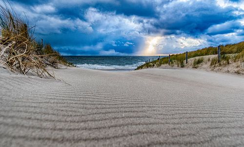 Strandovergang tijdens een stormachtige dag in April