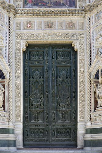 Voordeur van de kathedraal