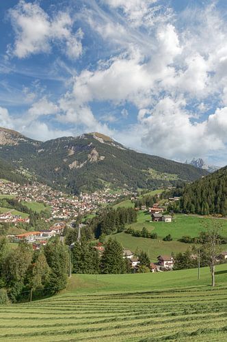 Uitzicht op de Val Gardena vallei bij Ortisei