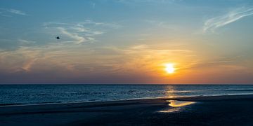 Wunderschöner Sonnenuntergang am Meer von Christoph Schaible