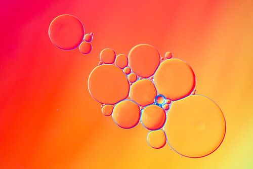 Oliedruppels op water