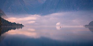 Zonsopkomst in het Aurlandsfjord van Henk Meijer Photography