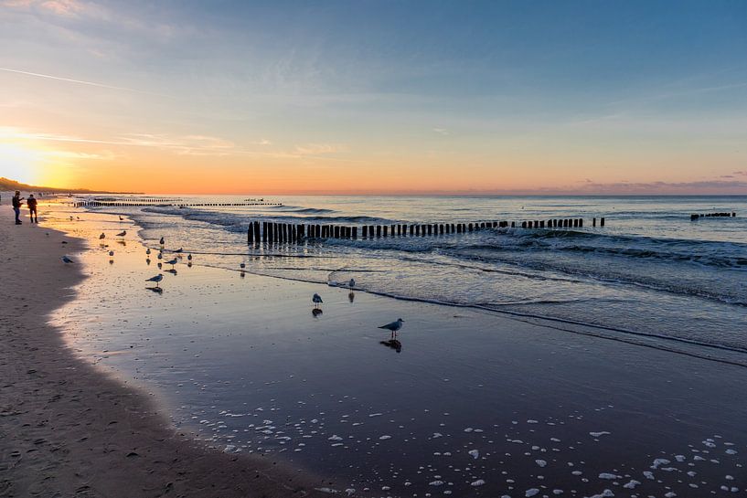 Evening walk along the beach promenade in Mielno by Oliver Hlavaty