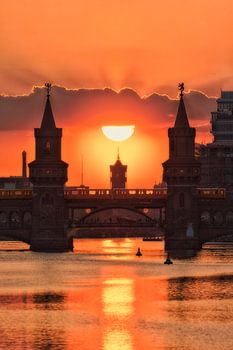 Berlin Oberbaumbrücke Sonnenuntergang