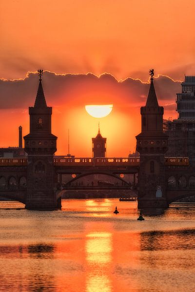 Coucher de soleil à Berlin Oberbaumbrücke par Salke Hartung