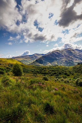 De magnifieke bergen van de Schotse Hooglanden