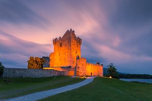 Zonsondergang bij Ross Castle, Killarney, Ierland van Henk Meijer Photography