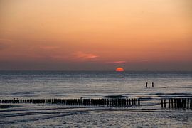 Pfähle bei Sonnenuntergang, Zoutelande, Zeeland