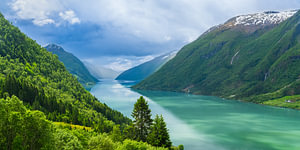 Panorama des Fjaerlandsfjords, Vestland, Norwegen