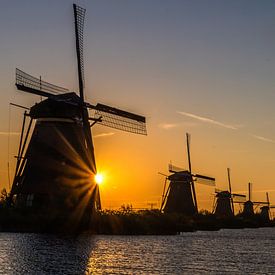 Zonsopkomst in Kinderdijk van Christel Stevens