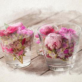 Prachtige verse gemengde bloemen geschikt in glazen vazen op een houten tafelblad in aquarel. van Youri Mahieu