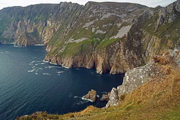 The Slieve League Cliffs in the west of County Donegal, Ireland by Babetts Bildergalerie
