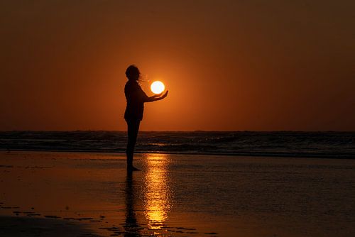 Silhouet van een vrouw in de zon