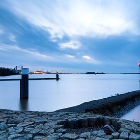 das rote Leuchtfeuer in Moerdijk von Eugene Winthagen
