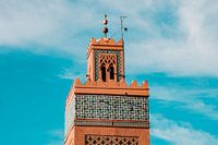 Marrakesch Minarett – Farbenpracht unter marokkanischem Himmel