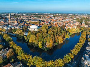 Luftaufnahme der Stadt Zwolle an einem schönen Herbsttag