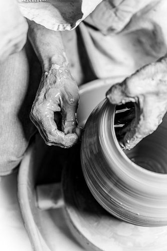 Pottenbakker/keramist  (ambacht in close-up)