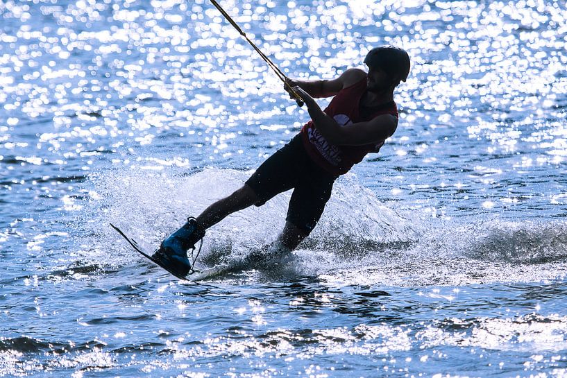 Wakeboarden tegen het licht in van Marc Heiligenstein