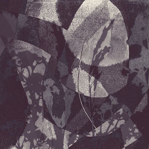 Fleurs de nuit. Abstrait botanique en taupe et blanc.