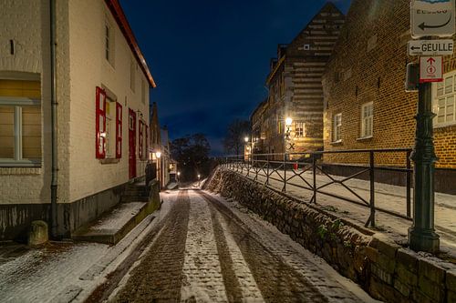 Elsloo in de avond in de winter met sneeuw