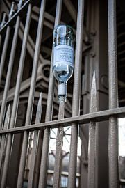 eine Weinflasche auf der High Level Bridge in NewCastle