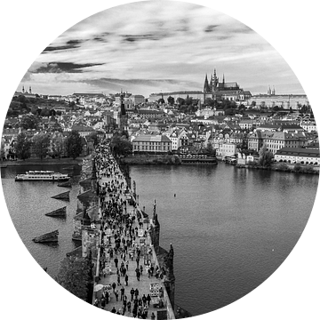 De Karelsbrug in Praag van Marian Sintemaartensdijk