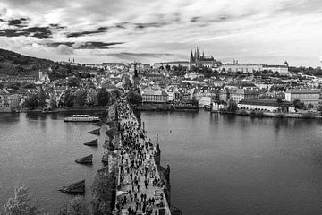 Le pont Charles à Prague sur Marian Sintemaartensdijk