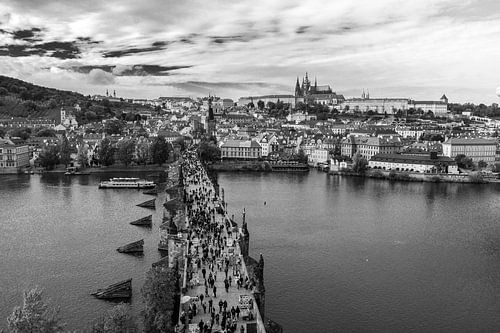 Le pont Charles à Prague sur Marian Sintemaartensdijk