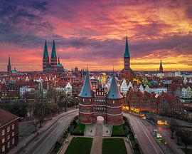 Winterlicher Sonnenaufgang in Lübeck, Deutschland von Michael Abid