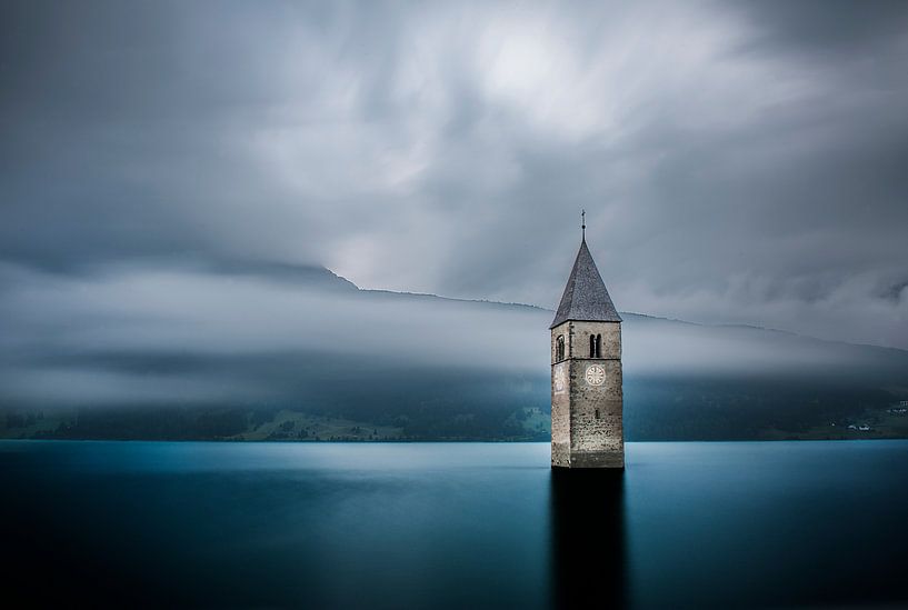 Church of Graun by -Léon -
