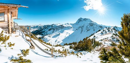 Winteruitzicht over het Tannheimer Tal voor en de Gaishorn