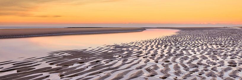 Paysage marin, plage et mer du Nord au coucher du soleil par eric van der eijk