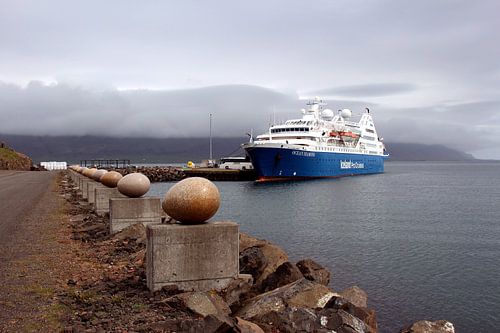 Djúpivogur: Eier, Küste und Kreuzfahrtschiff