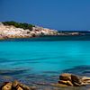 Sardinie:  Spiaggia/Beach Capriccioli van Giovanni della Primavera