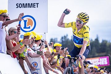 Annemiek van Vleuten wins Tour de France Femmes