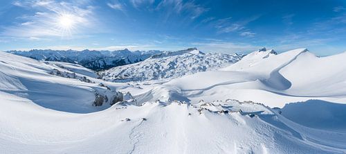 Panoramazicht vanaf de Toreck naar de Allgäuer Alpen en het Kleinwalsertal met de Hohen Ifen