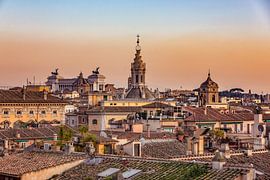 Dreamy view of the city of Rome at sunset von Michiel Ton