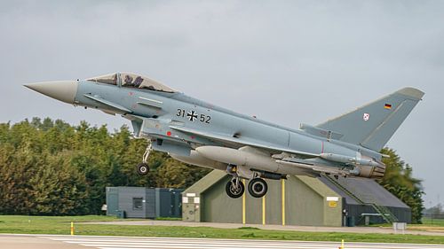 Landende Luftwaffe Eurofighter Typhoon.