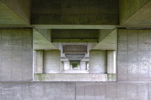 Onder de brug